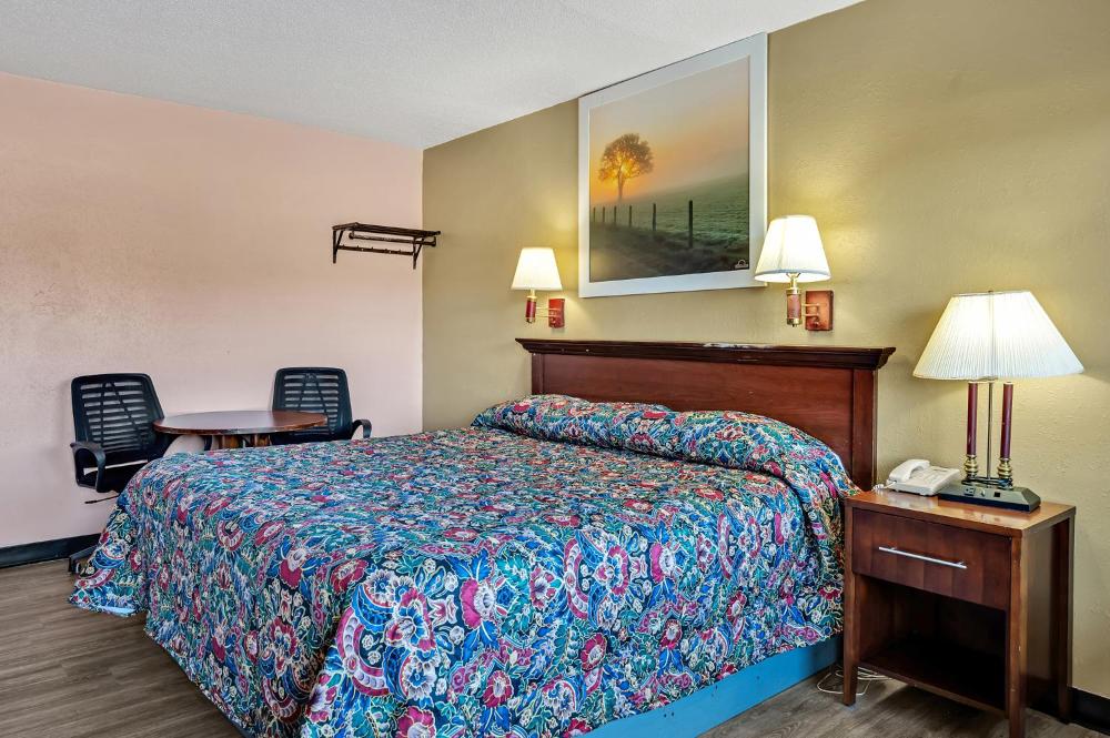 Deluxe King Room interior